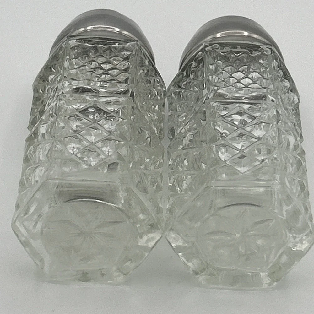 Vintage Anchor Hocking Wexford Salt and Pepper Shakers Clear Pressed Glass 4